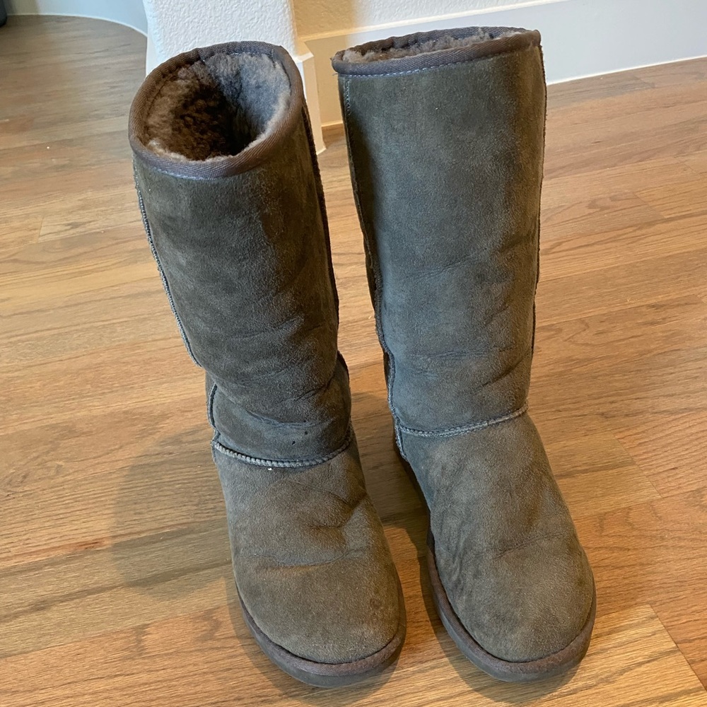 Uggs- original Tall- size 8